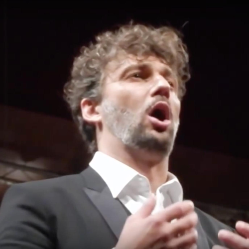 Jonas Kaufmann singing